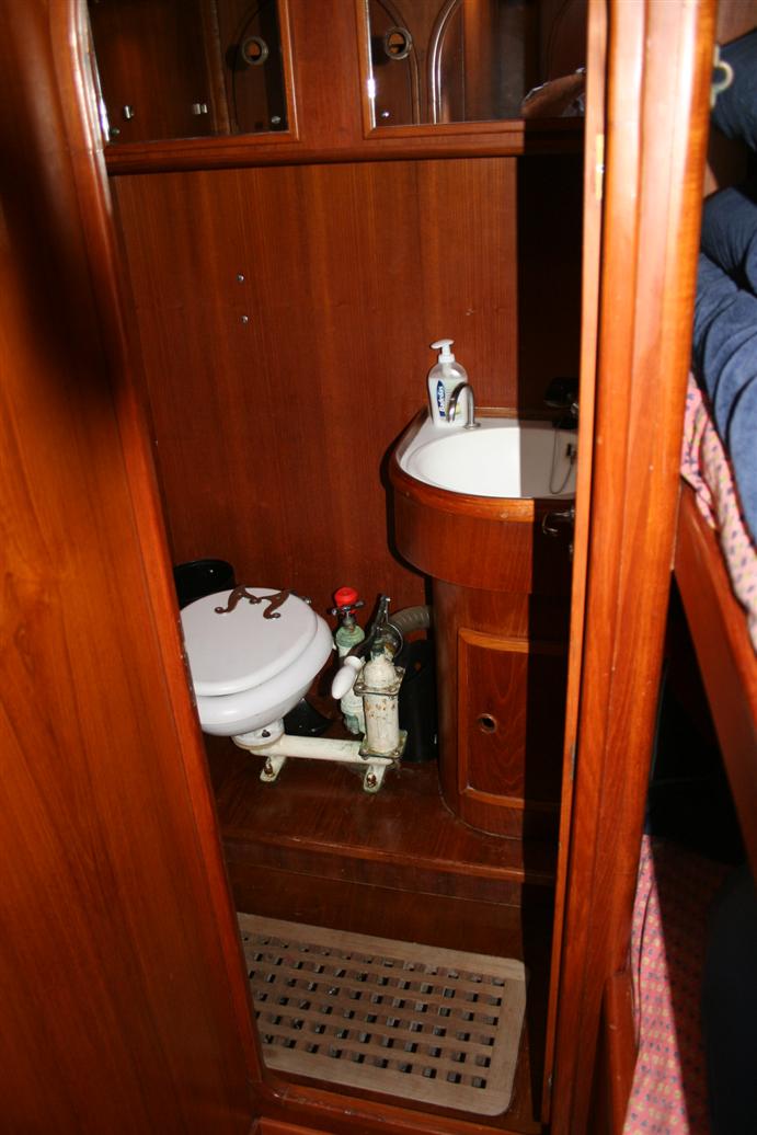 [Immagine: 2008112810234_canados 44 ischia bagno.JPG]